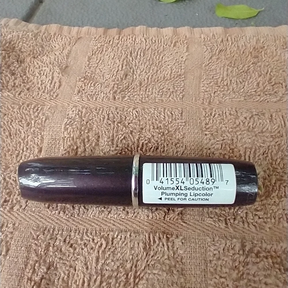 Volume xl seduction plumping lip color 160 born wi